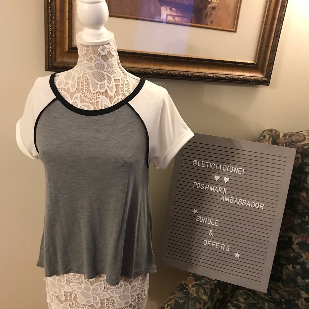 American Eagle Gray & White Medium Top - Picture 1 of 8